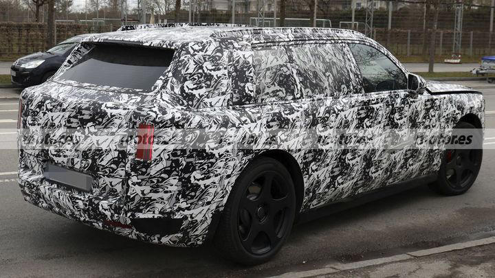 El capó dividido del nuevo Rolls-Royce eléctrico ya no es un secreto y está patentado