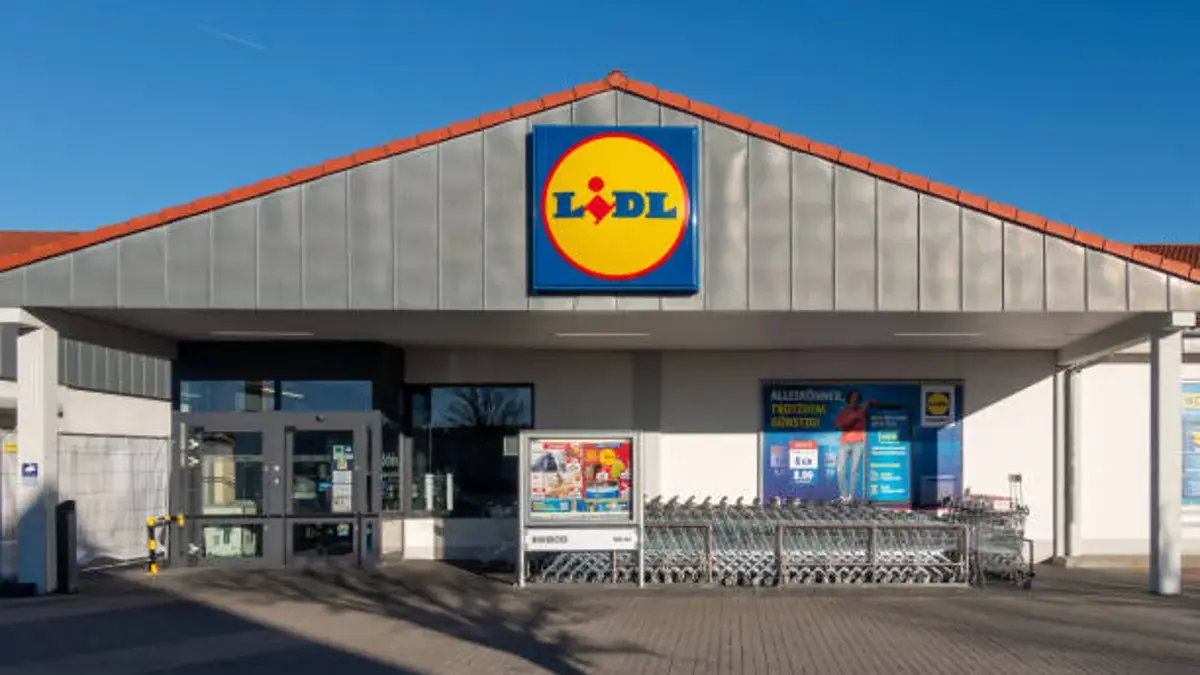 Aviso a navegantes: el próximo 15 de mayo llegará a Lidl la mejor sombrilla para hacer frente a un verano que traerá olas de calor