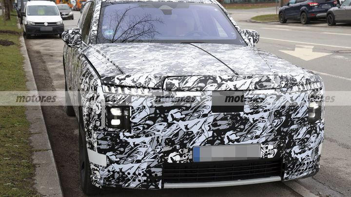 El capó dividido del nuevo Rolls-Royce eléctrico ya no es un secreto y está patentado