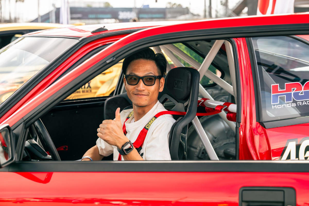 One Fast Lap in an Historically Accurate Acura Integra