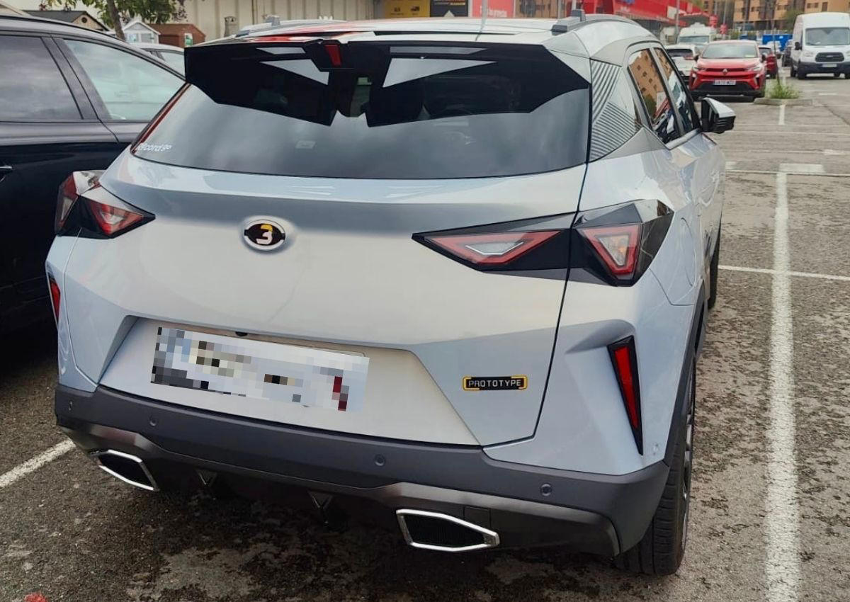He visto este misterioso SUV con un logotipo desconocido en un centro comercial: ¿de qué coche se trata?