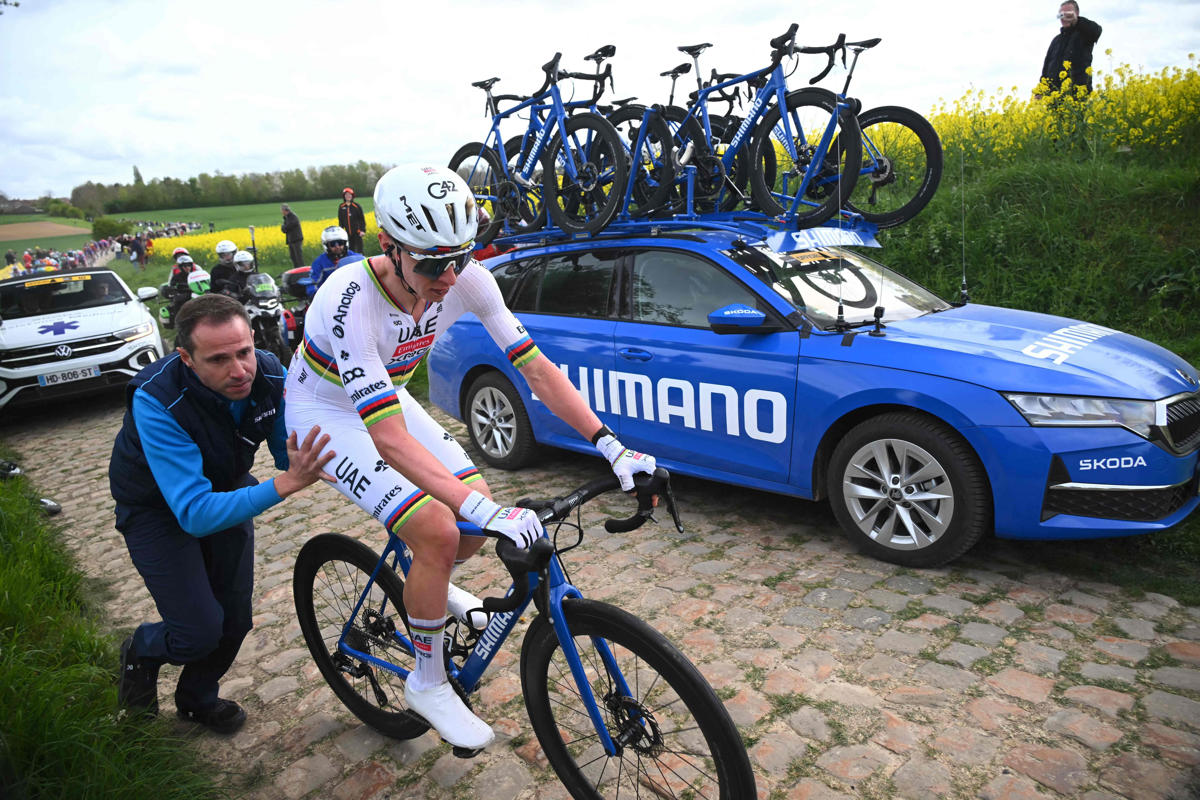 Pogacar y la bici neutra de Roubaix: “Me sentí algo incómodo, me dieron una carretilla”