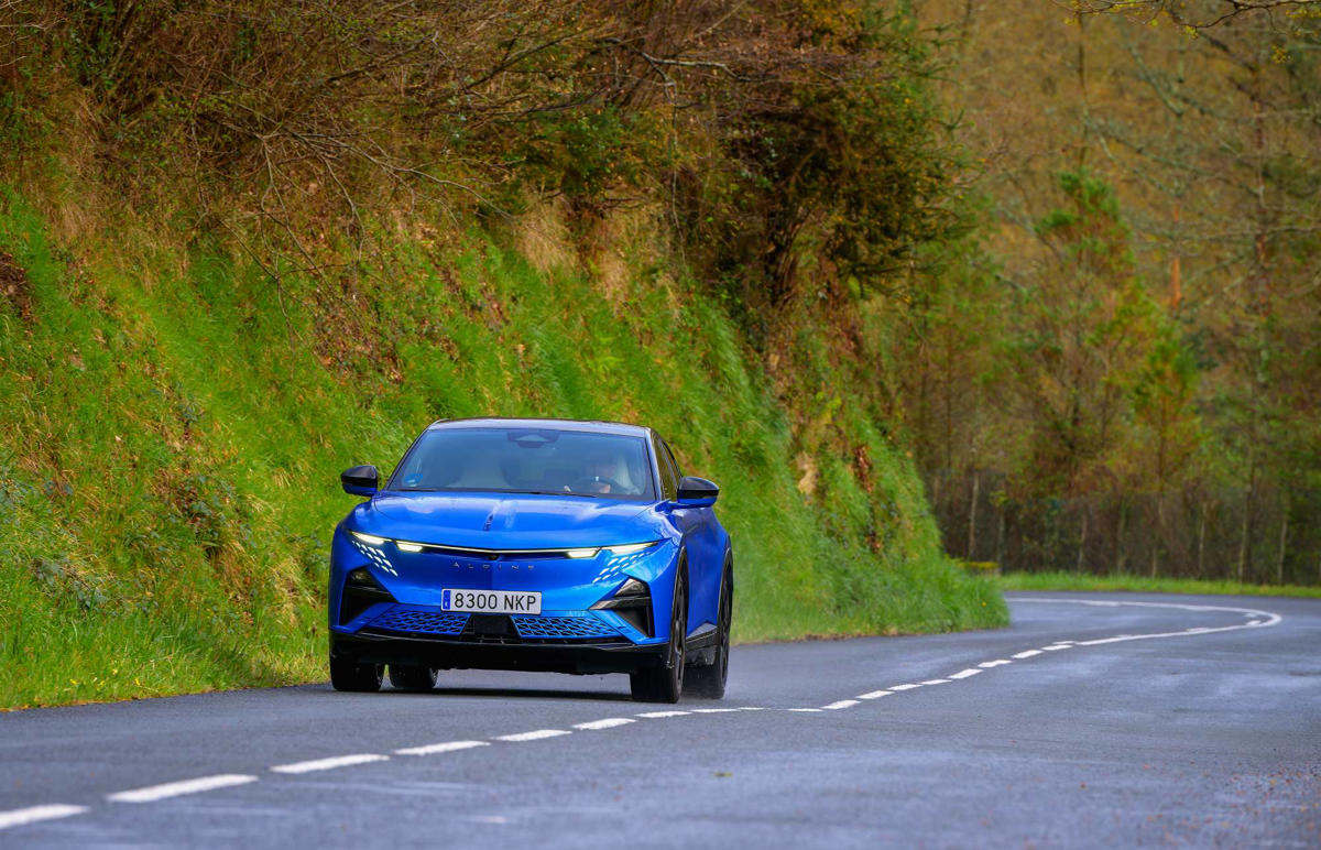 Conduzco el nuevo Alpine A390 en el mejor lugar posible y el resultado no deja indiferente