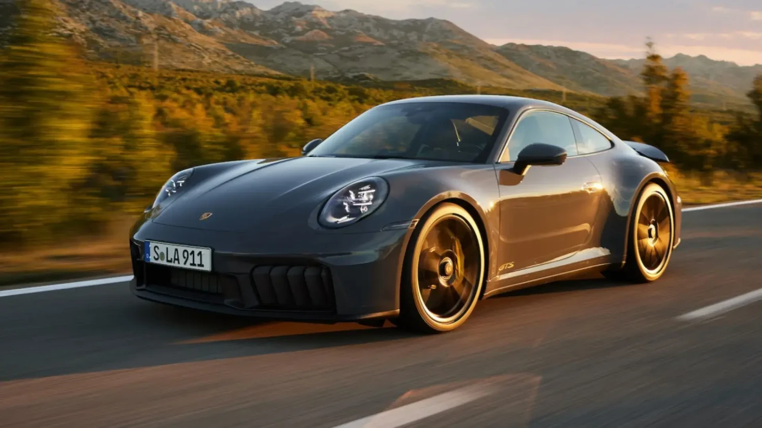 Jannik Sinner, tras su victoria ante Carlos Alcaraz, acudió a celebrarlo a su fiesta en un deportivo muy deseado; pero no es el mejor de su colección