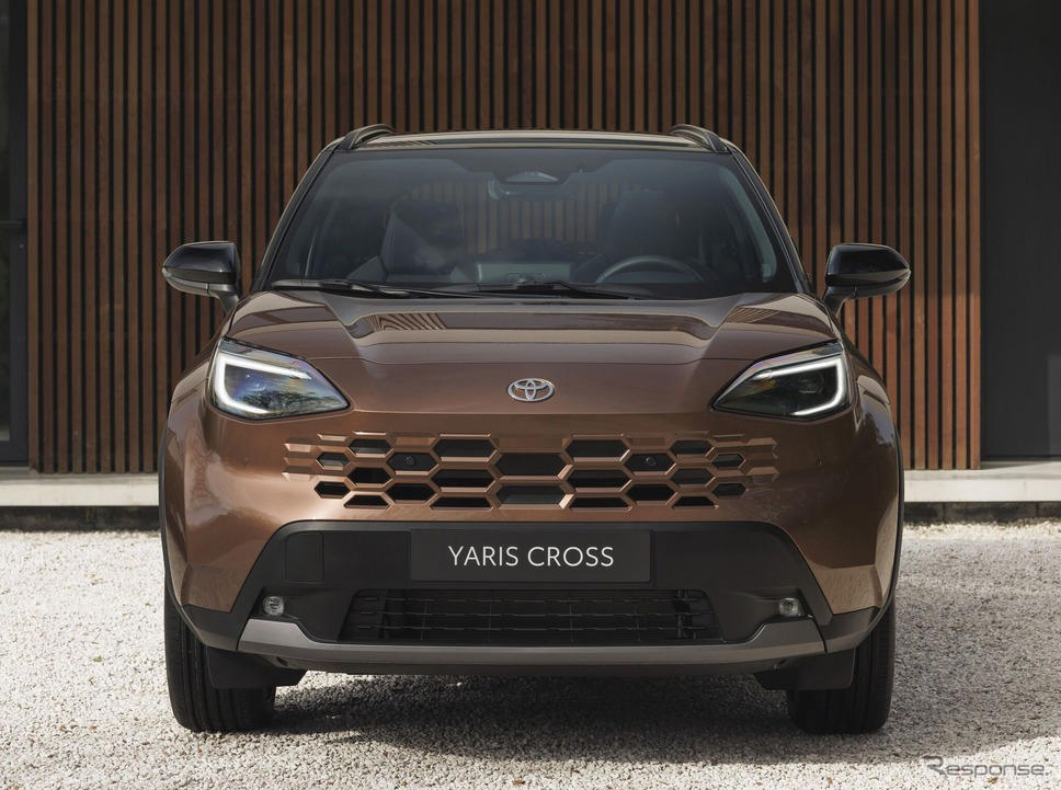 トヨタ『ヤリス クロス』に改良新型、新グリルとLEDヘッドランプで表情刷新…欧州発表