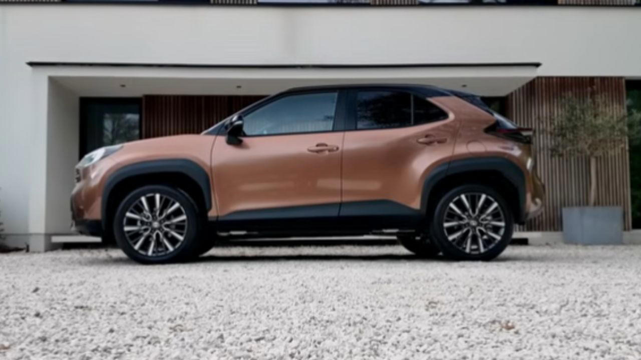 Toyota, Toyota Yaris, Toyota Yaris Cross, Toyota Yaris Cross facelift drops base hybrid and adds more power