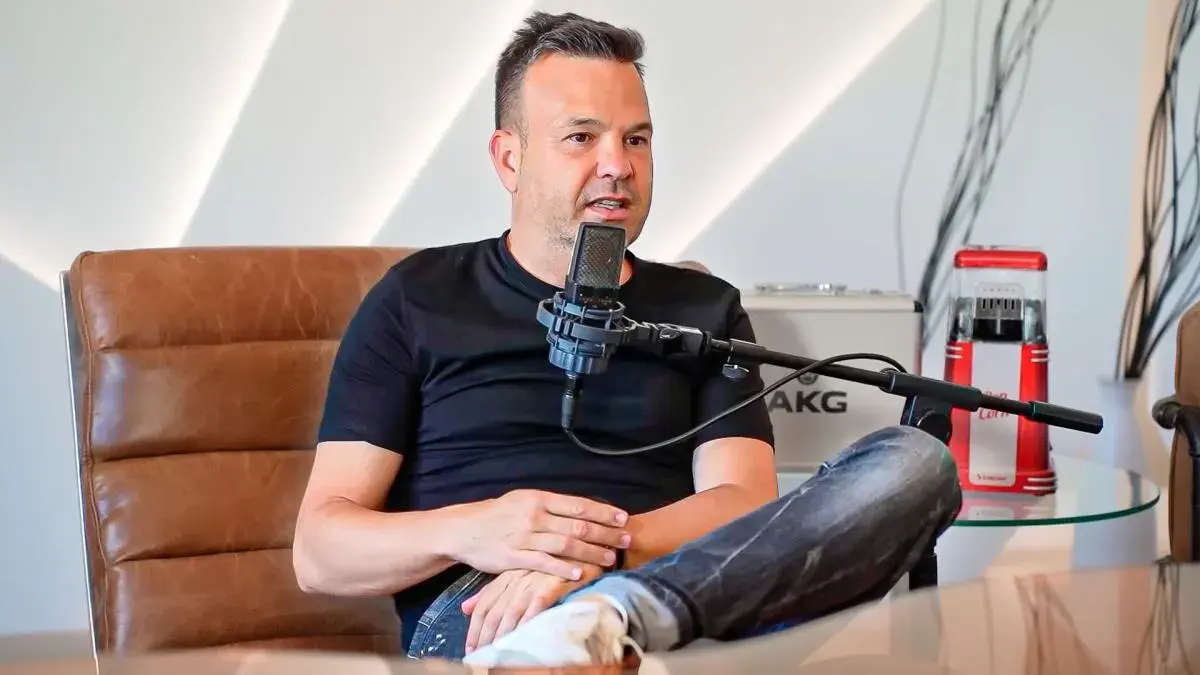 José Elías, empresario millonario, carga contra los coches eléctricos: "No me atrevo a irme a 200 kilómetros de casa"