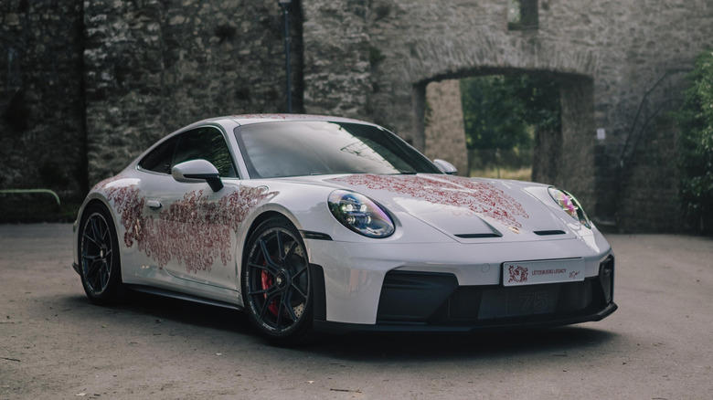 New Porsche patent reveals racing stripes when you switch into sport mode
