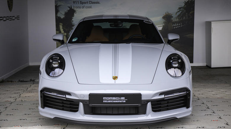 New Porsche patent reveals racing stripes when you switch into sport mode