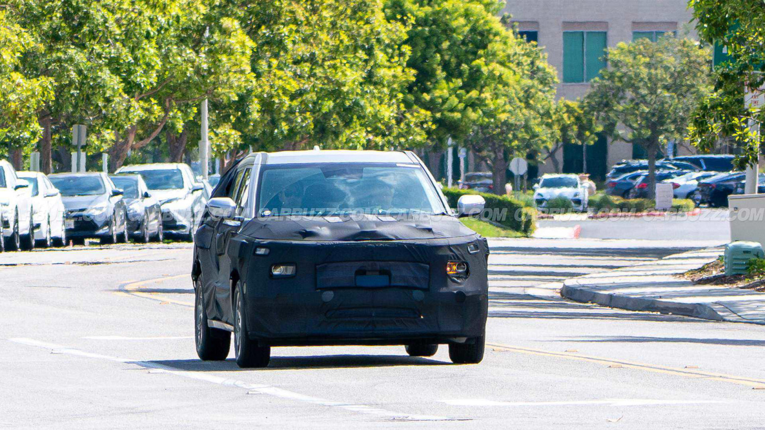 New Hyundai Kona looks very crater-like in latest spy shots