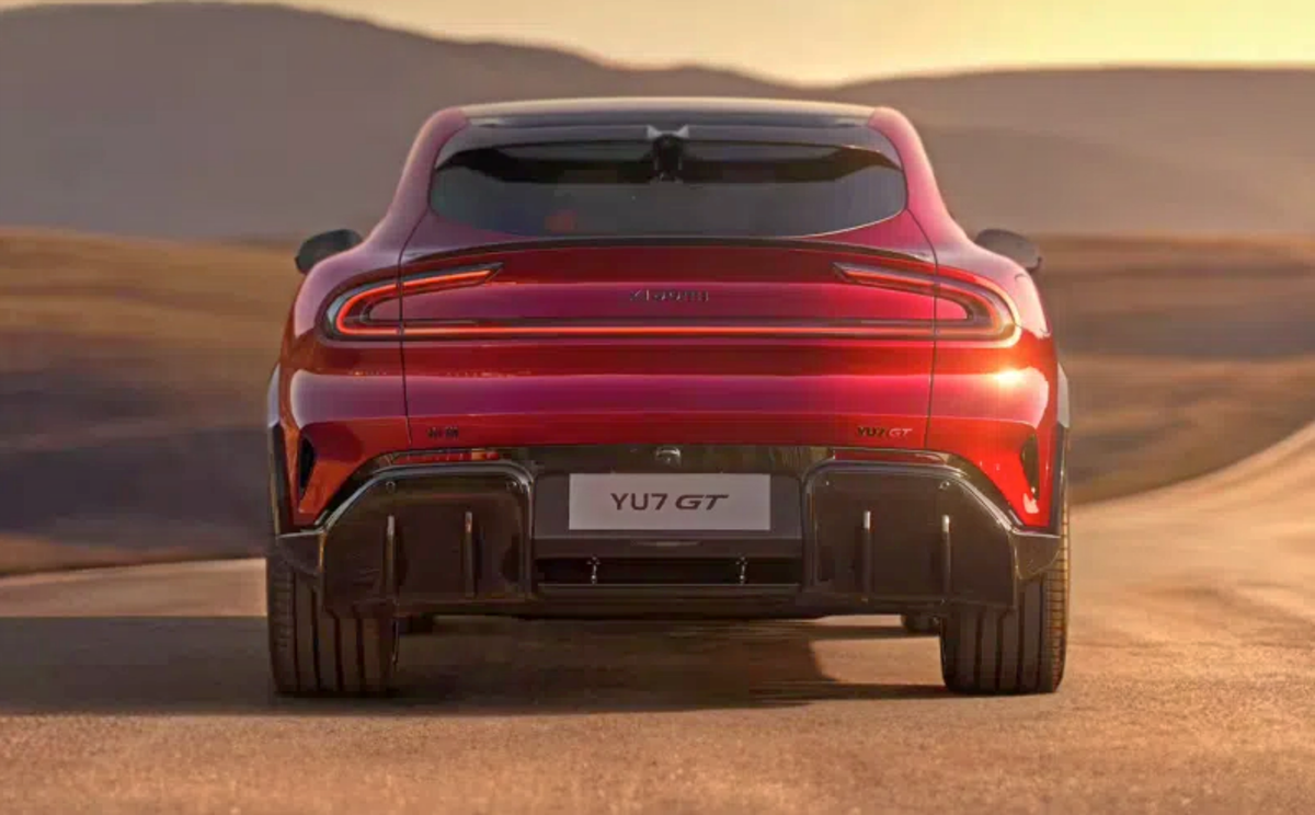 El CEO de Xiaomi presenta en Pekín una versión extrema de su particular Ferrari Purosangue