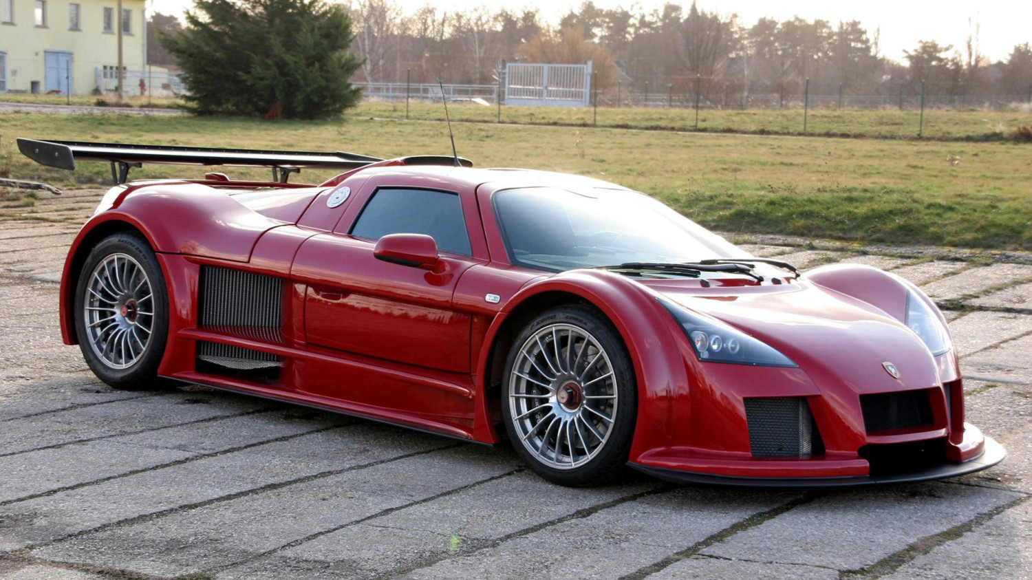 Gumpert, The 2010 Gumpert Apollo delivered extreme performance that few drivers could handle