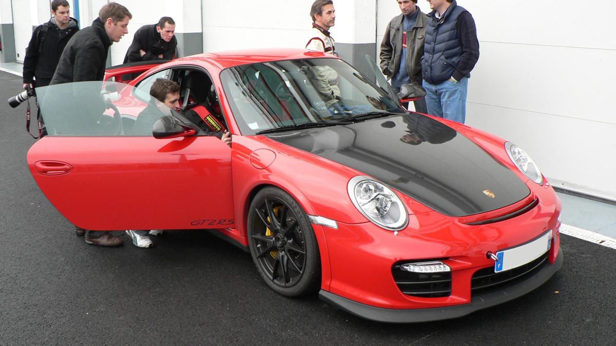 Porsche, Porsche 911, The 2011 Porsche 911 GT2 RS delivered performance that bordered on extreme