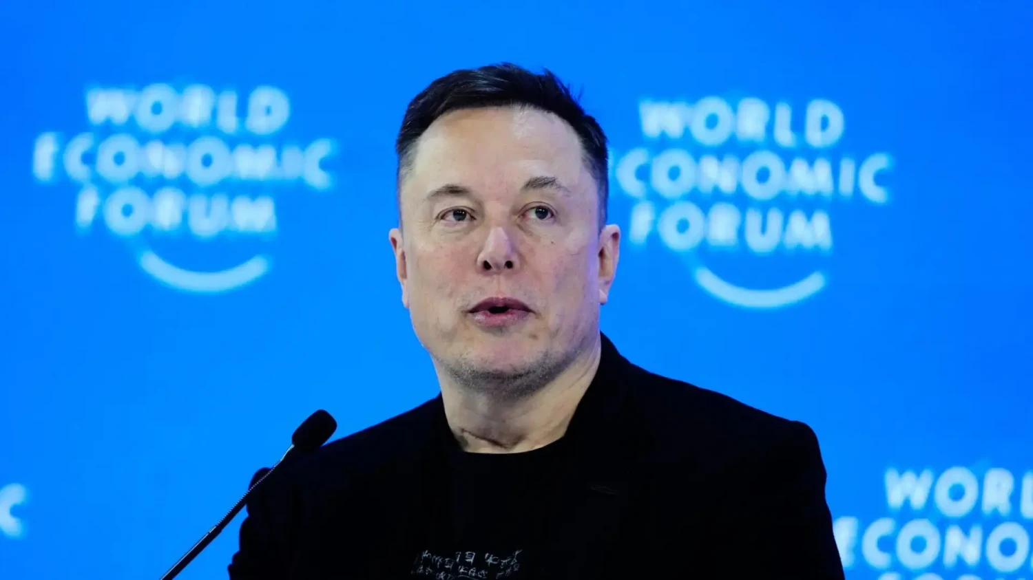 Tesla, Elon Musk avisa de que el Tesla Roadster será el ultimo de sus coches que será conducido por una persona