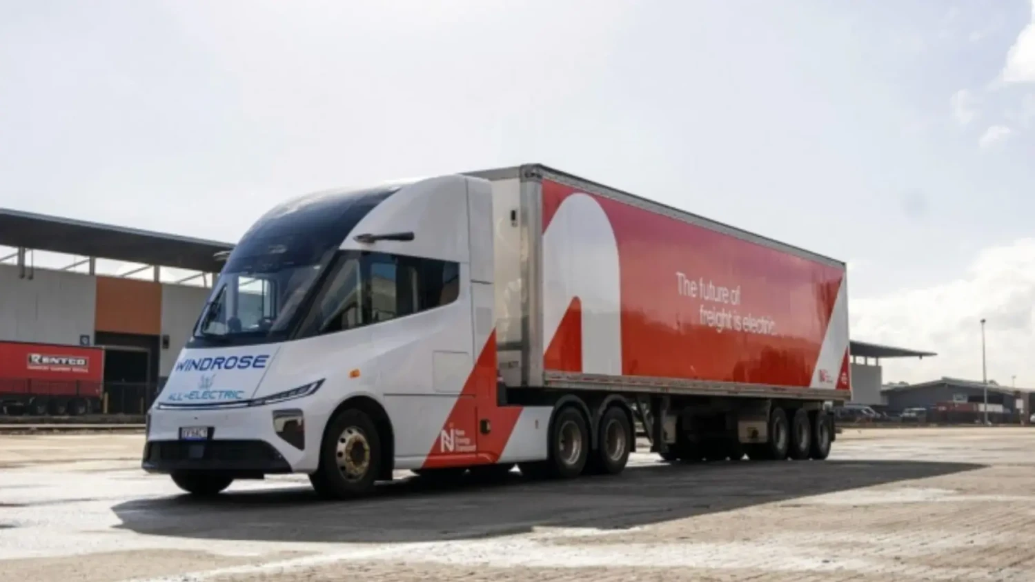 China saca pecho con un camión eléctrico con 700 km de autonomía y que puede cargarse en solo 38 minutos gracias a su carga ultrarrápida