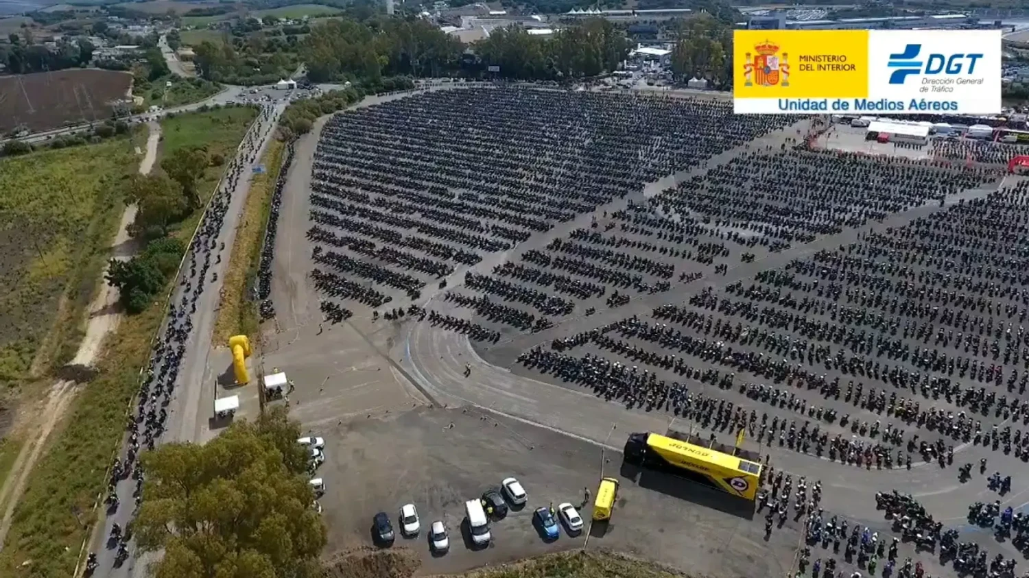 La Unidad de Medios Aéreos (UMA) de la DGT capta unas imágenes increíbles del Circuito de Jerez horas antes de la prueba de MotoGP