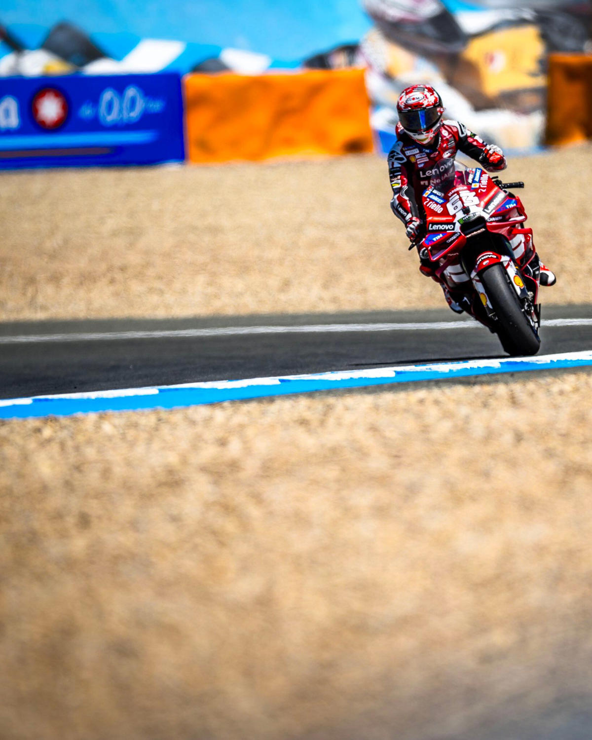 Bagnaia completa el desastre de Ducati