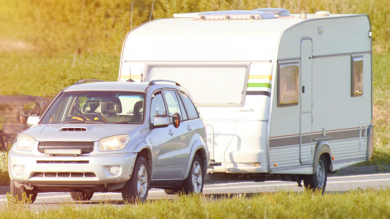 Braked vs. unbraked towing: What's the difference and which is safer?