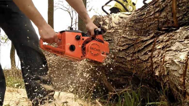 Astoundingly, two separate companies tried rotary-engined chainsaws