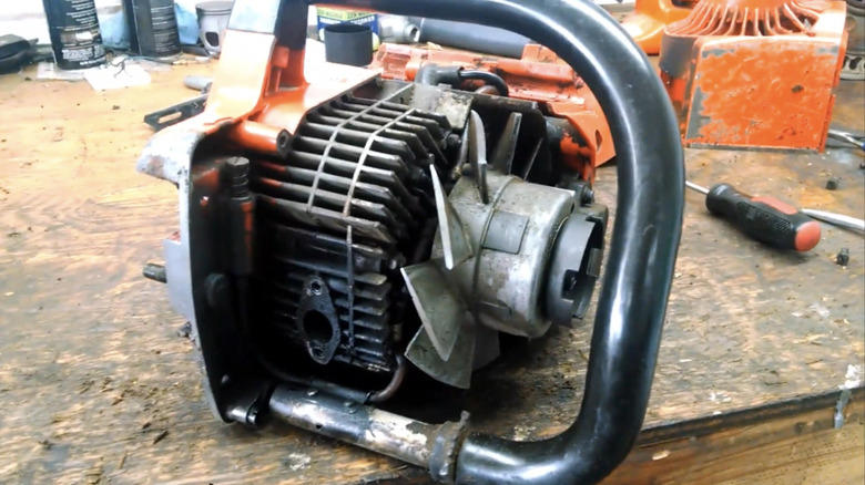 Astoundingly, two separate companies tried rotary-engined chainsaws