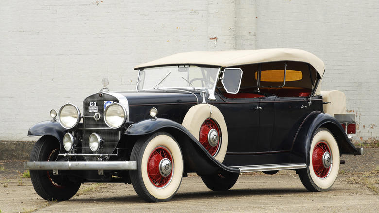 Classic car tires: Which brands make them and what type should you choose?