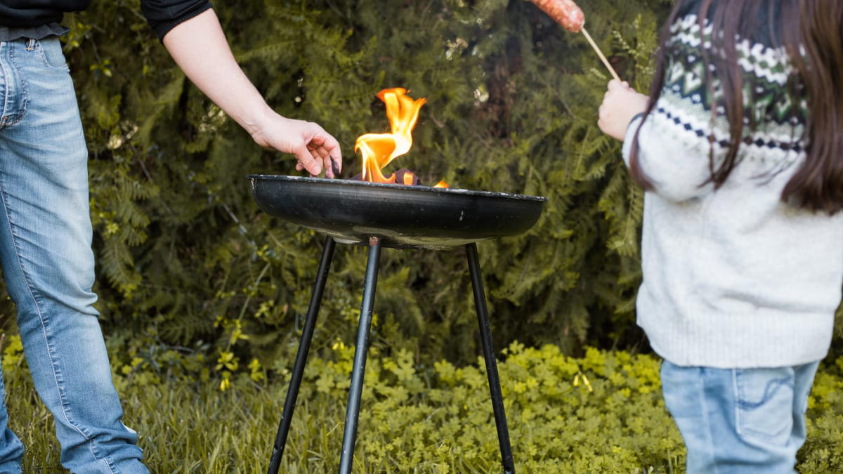 Descubre el kit paellero (hecho en España) que está cambiando la forma de cocinar en el jardín