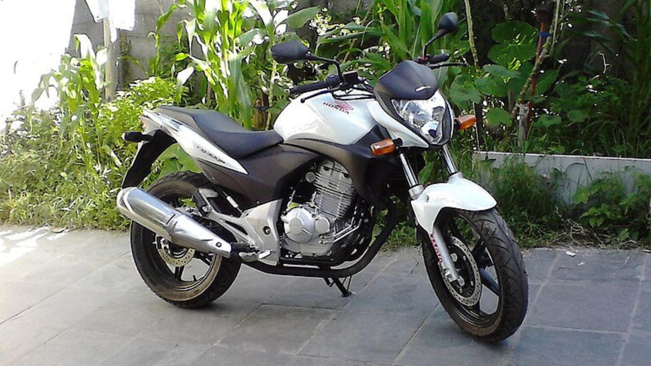 Honda, Honda’s CB300R offers a lightweight, affordable entry point for new riders