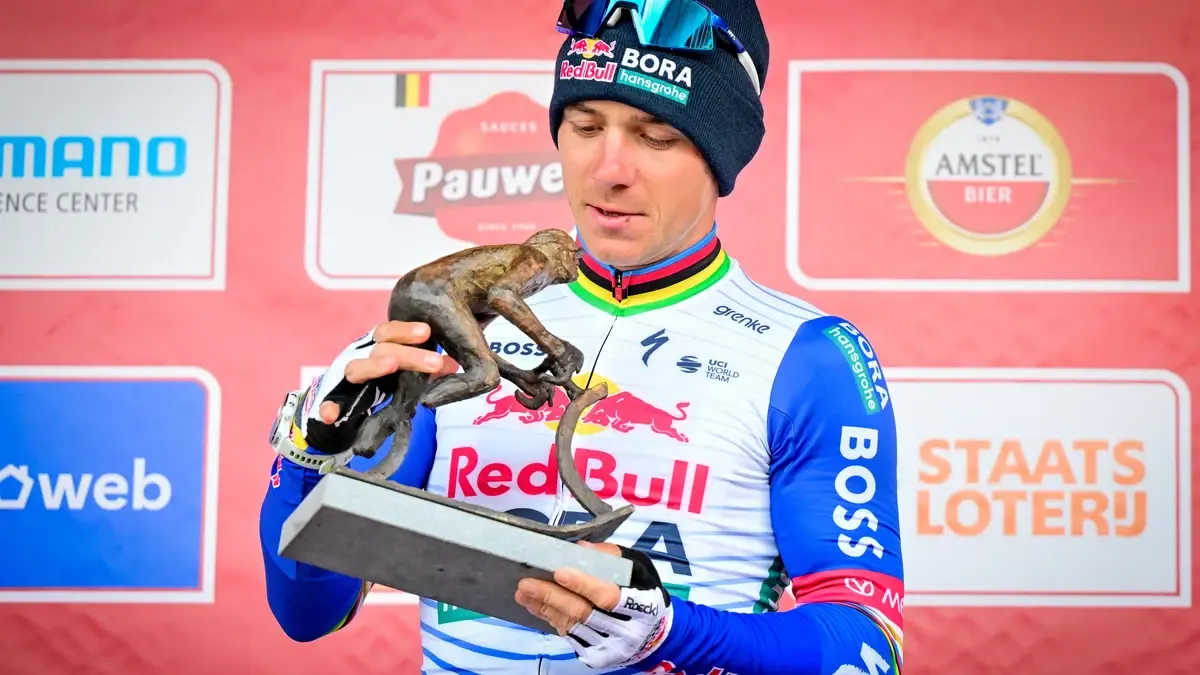 Evenepoel brinda por su primera victoria en la Amstel Gold Race