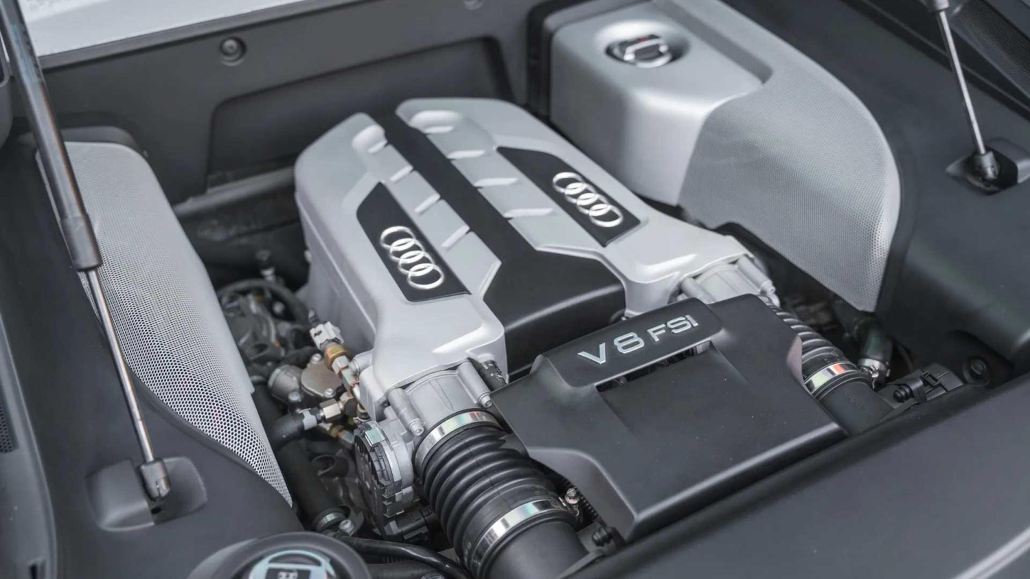 Audi R8 vs Lamborghini Huracán: Same performance, double depreciation
