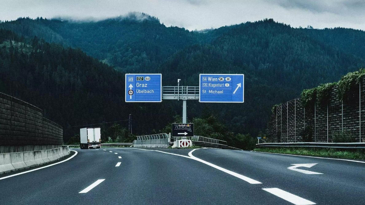 El país de Europa en el que hay que hacer una 'reserva' para salir de la autovía