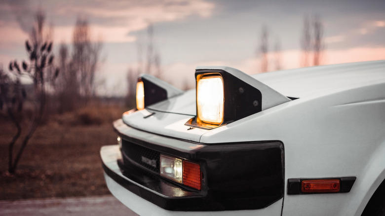 Which classic car had the first pop-up headlights?