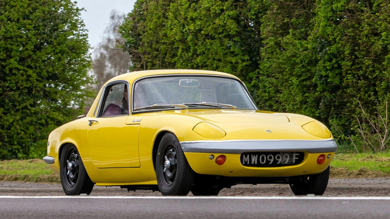 Which classic car had the first pop-up headlights?