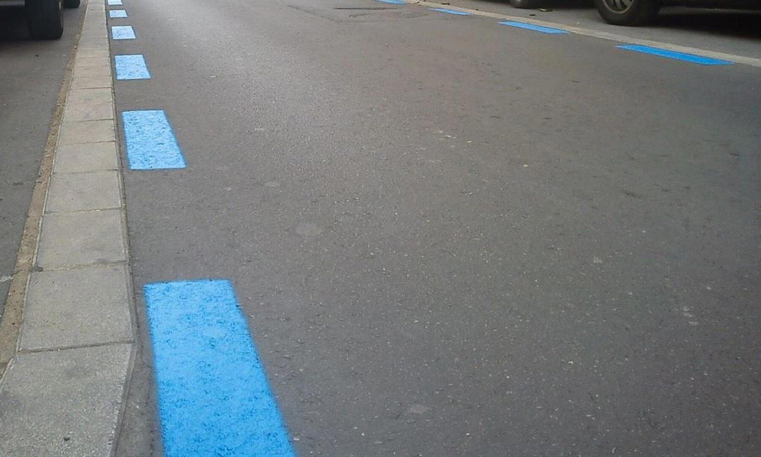 ¿Puedo quedarme dentro del coche en una zona de estacionamiento regulado? Estas son las excepciones