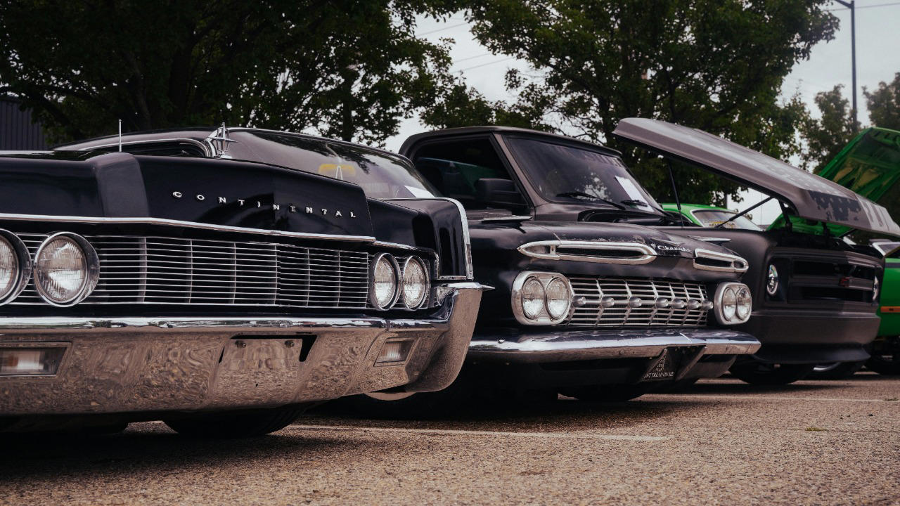 Classic muscle vs luxury cruisers, which one holds more appeal today?