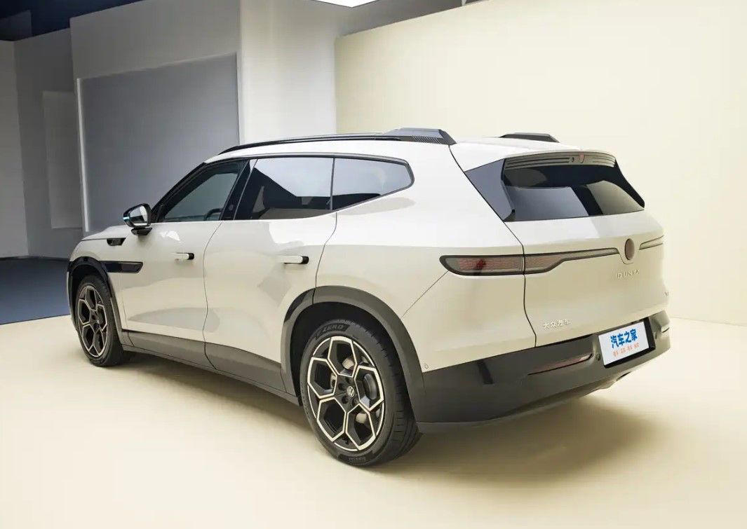 El último y desesperado intento de Volkswagen de no desaparecer en China: llega el ID. Unyx 08