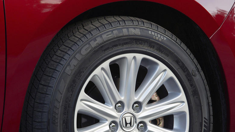 Why the Bugatti Veyron and Honda Odyssey share the same Michelin tire system