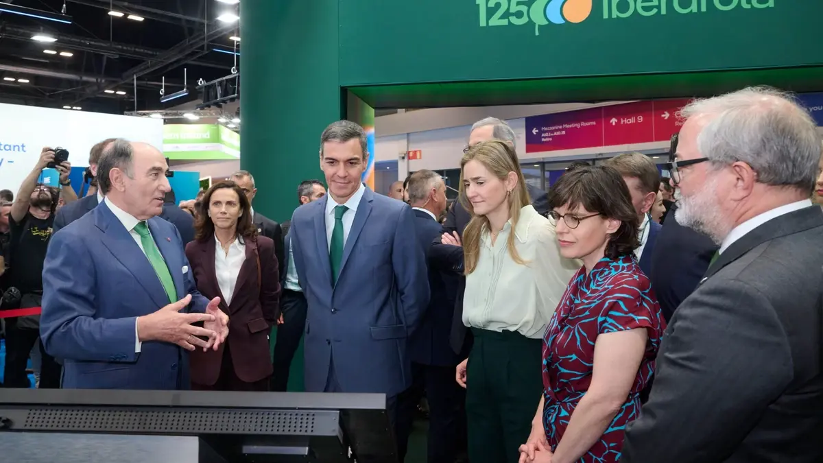 Sánchez y Aagesen visitan el stand de Iberdrola en WindEurope 2026