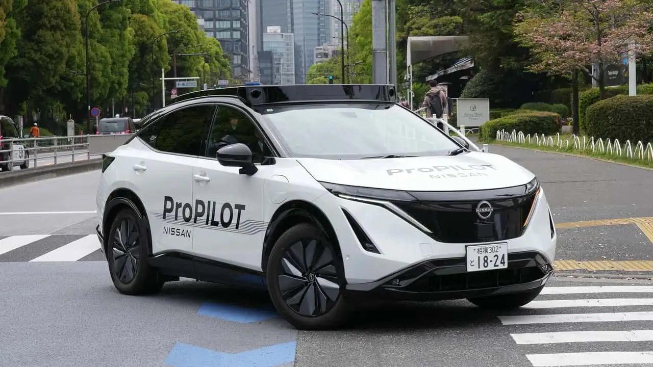 Nissan experiments with hands-free driving in Tokyo, eyes autonomous future