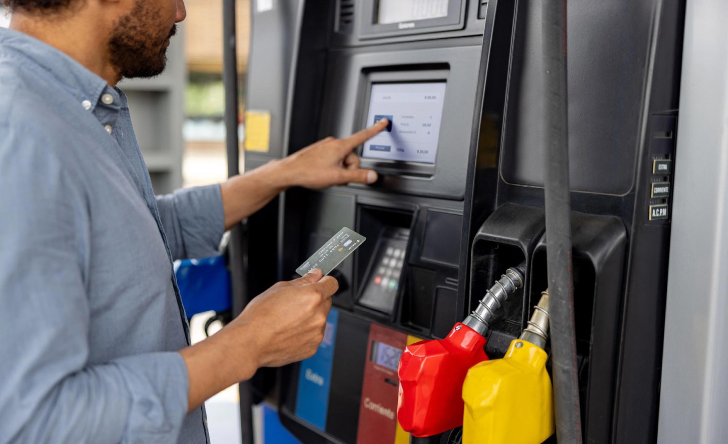 El detalle que muchos evitan en la gasolinera y que en el puente de mayo puede convertirse en imprescindible por la huelga