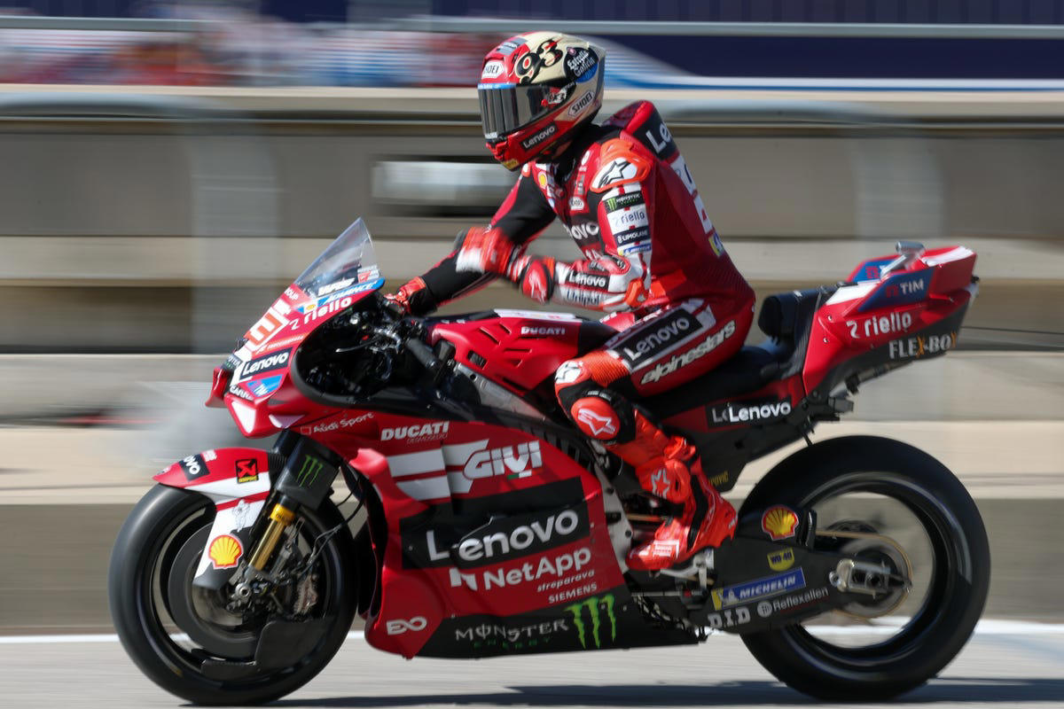 Álex Márquez defiende a Marc Márquez ante la crisis de Ducati frente a Aprilia: "Nada que ver"