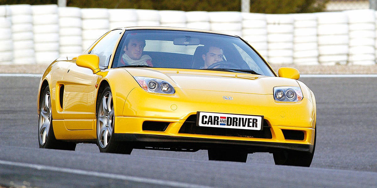 Álex Palou acude a esta conocidísima hamburguesería con el deportivo que condujo descalzo Senna