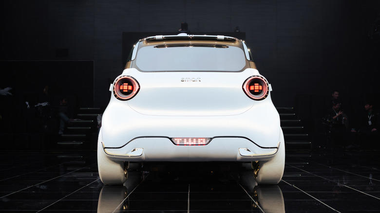 Smart pushes out #2 concept previewing next-gen Fortwo