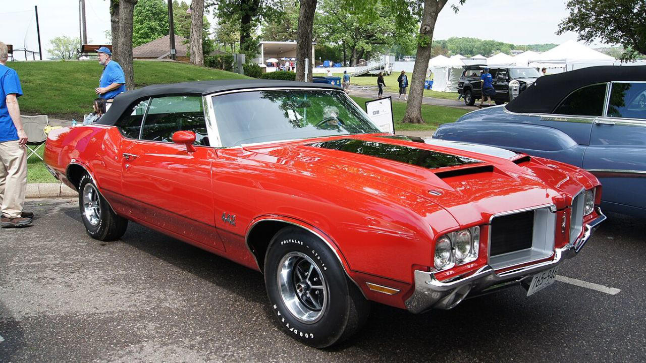 Oldsmobile, Oldsmobile built a 442 that could run consistent 14-second quarter miles in the late ’60s