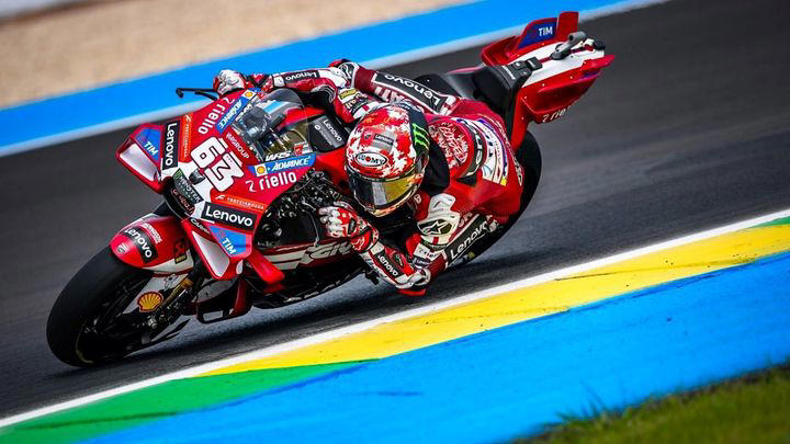 Bagnaia y Di Giannantonio señalan a Márquez: "El desarrollo de la Ducati ha ido en su dirección"