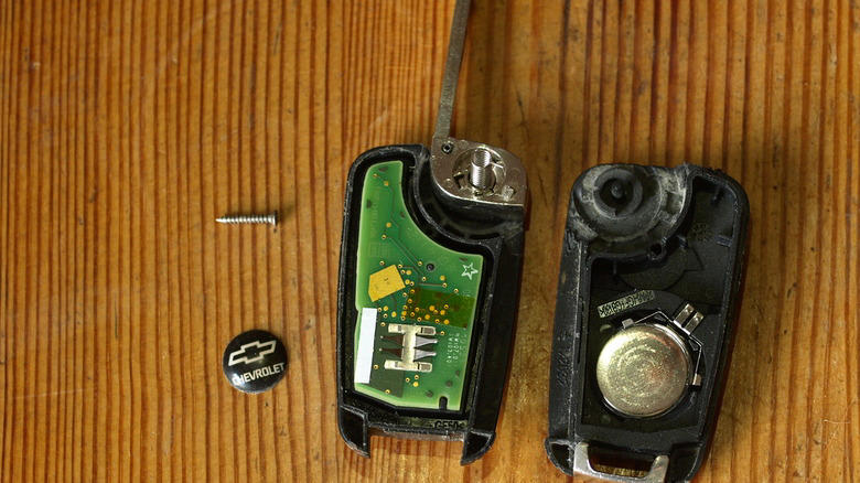 How to change the battery in a Chevy key fob