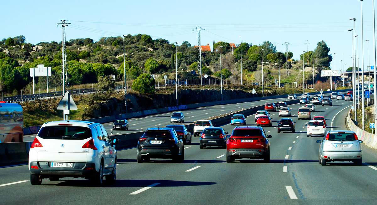 La DGT despliega helicópteros, drones y radares para controlar los más de 6 millones de viajes del puente de mayo