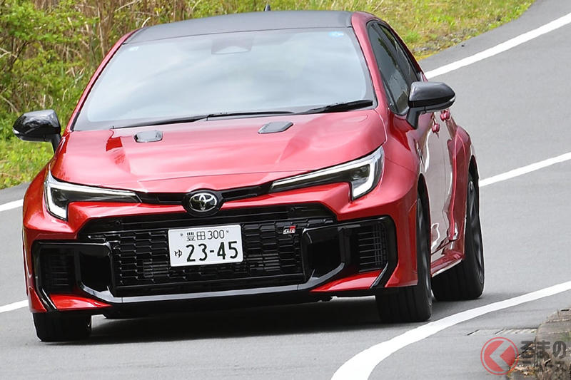 トヨタ「“4WD”スポーツカー」が進化！ まるで「V6」な重厚サウンドと“快適性向上”で「オトナ仕様」に！ “ニュル仕込み”で野性味と洗練を両立した最新「GRカローラ 25式後期」の実力とは？