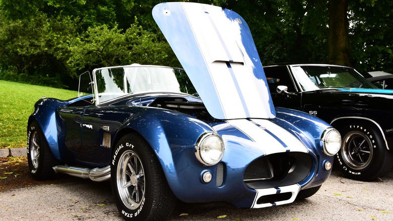 Why is the Ford 427 V8 engine called the side-oiler?