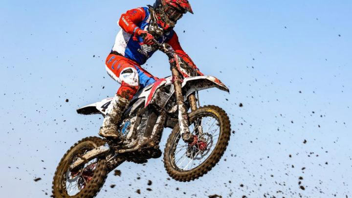 Honda patenta para sus motos eléctricas algo sacado del Dakar y que cambia por completo la manera de pilotarlas