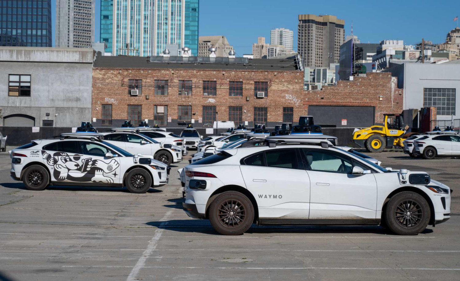 Este es el verdadero ‘robo-taxi’: no pudieron abrir el maletero, el coche salió y se llevó lo más preciado de los pasajeros